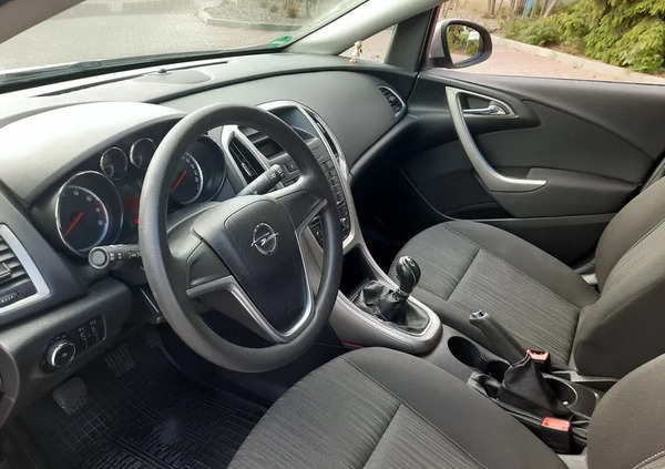Opel Astra cena 20900 przebieg: 127000, rok produkcji 2010 z Kołobrzeg małe 326